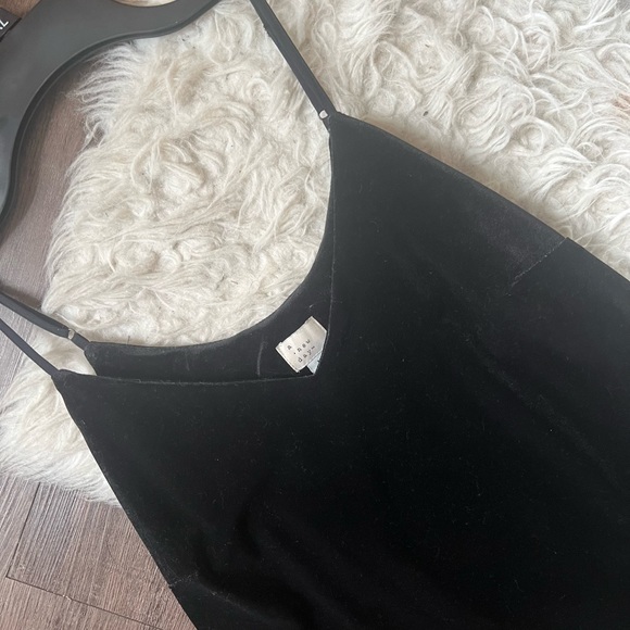 A new day medium black velvet tank top spaghetti strap adjustable v neck - Picture 4 of 7